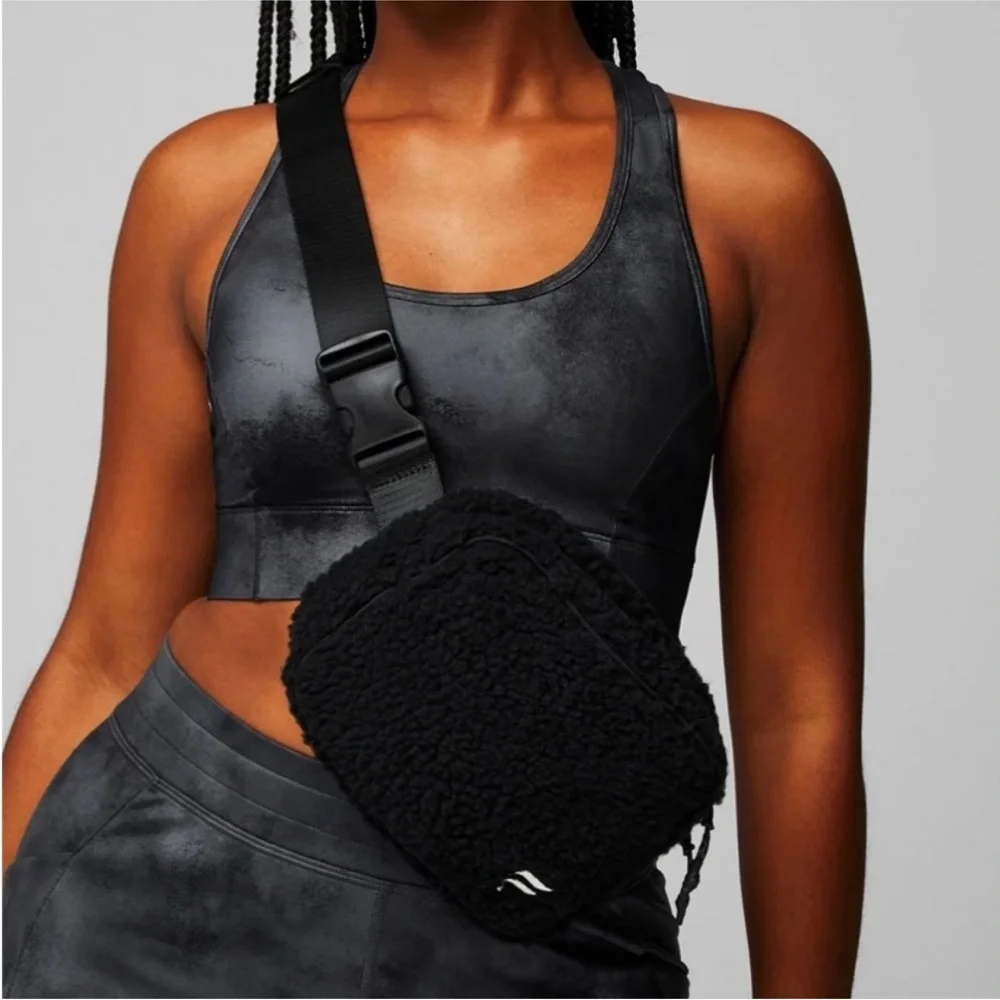 Fabletics The Belt Bag Teddy‎